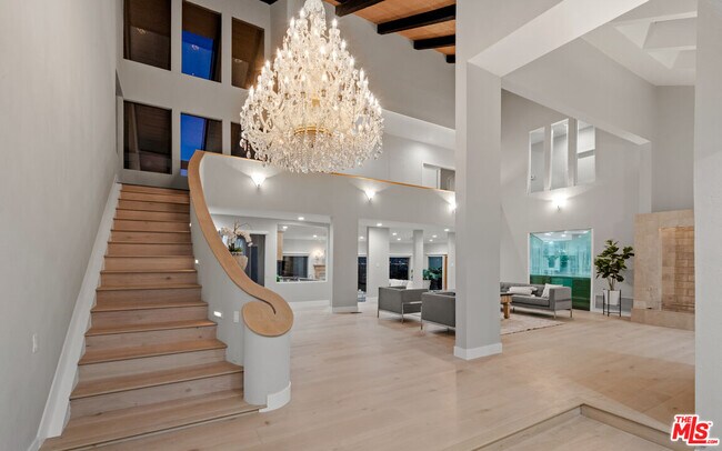 15541 Aqua Verde Dr in Los Angeles, CA - Foto de edificio - Building Photo