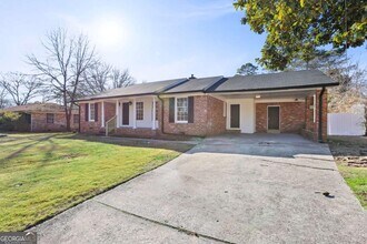 6541 Debbie Sue Ln in Morrow, GA - Building Photo - Building Photo