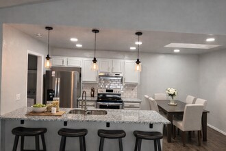 520 NW 137th St in Edmond, OK - Building Photo - Building Photo