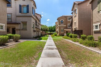 1326 S Sabino Dr in Gilbert, AZ - Building Photo - Building Photo