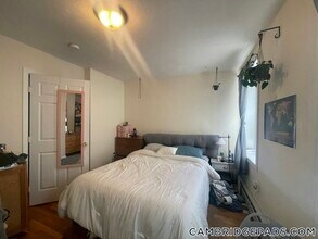 1056 Cambridge St in Cambridge, MA - Foto de edificio - Building Photo