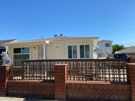 266 E 56th St in Long Beach, CA - Building Photo