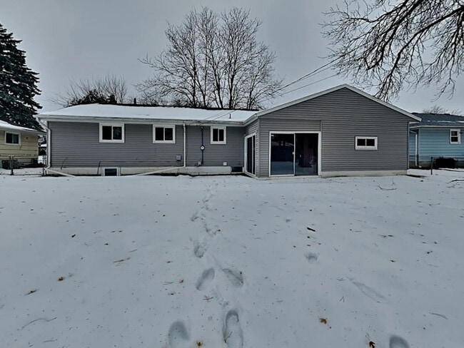 3021 Commodore Dr in Brooklyn Center, MN - Building Photo - Building Photo