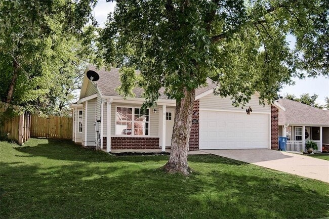 2411 SW Choctaw St in Bentonville, AR - Building Photo - Building Photo