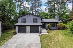 2246 Hightrail Ct in Lithonia, GA - Building Photo