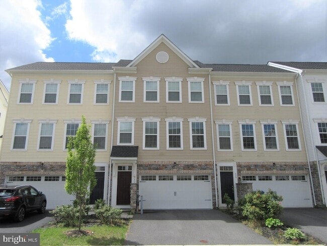 property at 533 Liam Pl