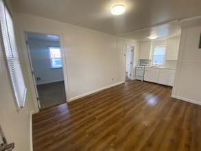 9762 N River Rd in Clay Township, MI - Foto de edificio - Building Photo