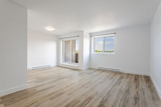 2705 Modugno in Montréal, QC - Building Photo - Building Photo