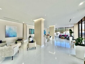 2401 S Ocean Dr in Hollywood, FL - Building Photo - Building Photo