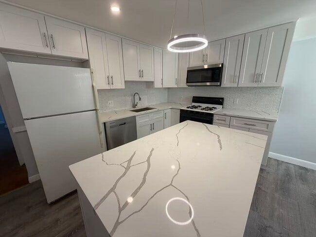 102 Central St in Waltham, MA - Building Photo - Building Photo