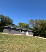 407 W Adler Ave in Davis, OK - Building Photo