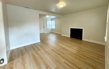 120 Berry St in Roseville, CA - Building Photo - Building Photo