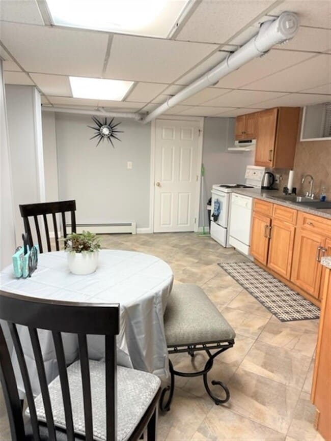 96 Holland St, Unit 1B in Somerville, MA - Building Photo - Building Photo