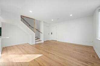 2069 N Larrabee St in Chicago, IL - Building Photo - Building Photo