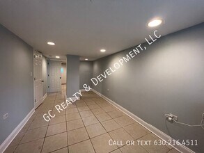 2717 N Hamlin Ave in Chicago, IL - Foto de edificio - Building Photo