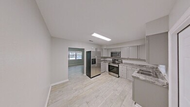 1644 NE 16th Ave in Ocala, FL - Foto de edificio - Building Photo