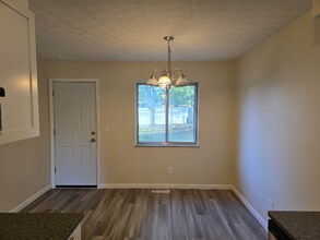 8210 Goldsmith Dr in Reynoldsburg, OH - Building Photo - Building Photo