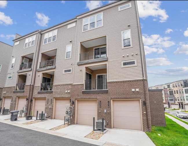 14420 Beckett Glen Cir in Chantilly, VA - Building Photo - Building Photo