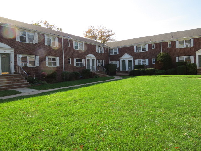 29 Carolyn Ter, Unit b in Roselle, NJ - Building Photo - Building Photo