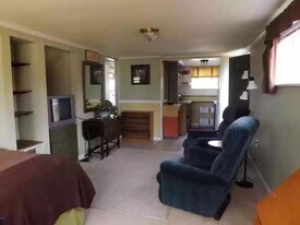 513 NW Brook St in Newport, OR - Building Photo