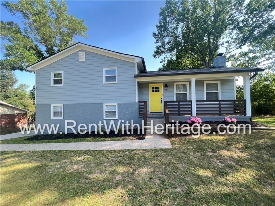 4410 Bluebird Ln in Lithia Springs, GA - Foto de edificio