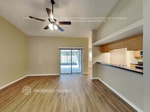 2002 Helm Ln in Valrico, FL - Building Photo - Building Photo