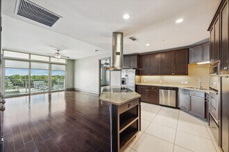 9870 Gaylord Dr in Houston, TX - Building Photo - Building Photo