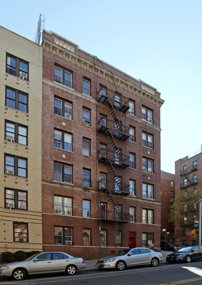 241-243 Seaman Ave in New York, NY - Foto de edificio - Building Photo