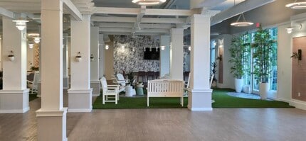 Father Marquess - Barry Apartments in Miami, FL - Foto de edificio - Building Photo