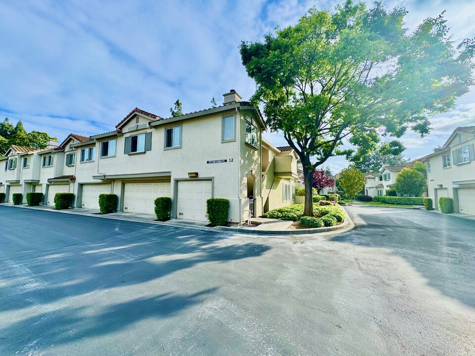 1303 Starglo Pl in San Jose, CA - Foto de edificio