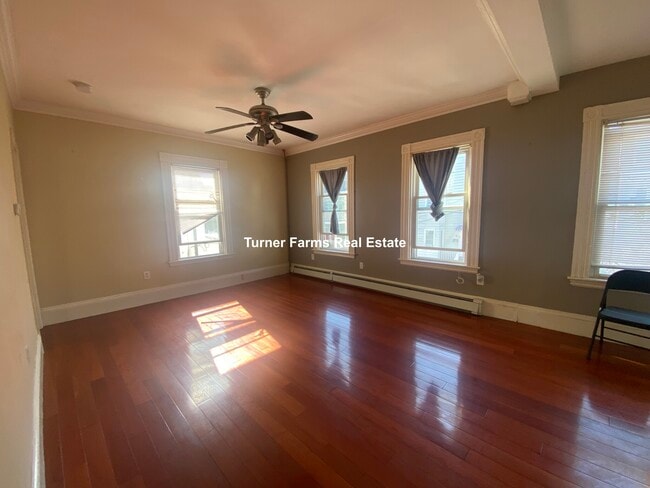 67 Flint St, Unit 2 in Somerville, MA - Building Photo - Building Photo