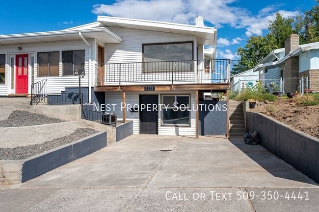 1221 S Baker St in Moses Lake, WA - Building Photo - Building Photo