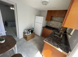 8609 Blossom Ave in Tampa, FL - Building Photo - Building Photo