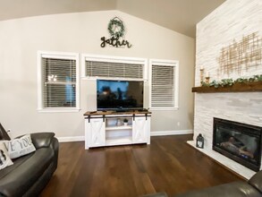 514 N Vandries Way in Eagle, ID - Building Photo - Building Photo