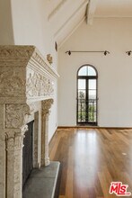 1302 N Sweetzer Ave in West Hollywood, CA - Building Photo - Building Photo