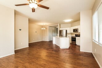 7253 W Gardenia Ave in Glendale, AZ - Building Photo - Building Photo