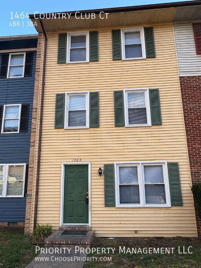 property at 1464 Country Club Ct