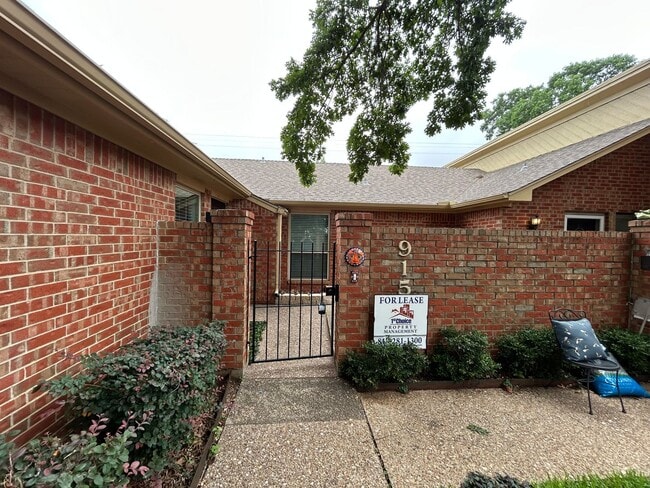 property at 915 Cedarland Blvd