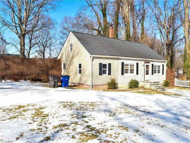 3872 Leo St in Winston-Salem, NC - Foto de edificio - Building Photo