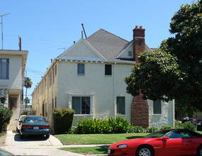 7915 Oakwood Ave in Los Angeles, CA - Building Photo - Building Photo