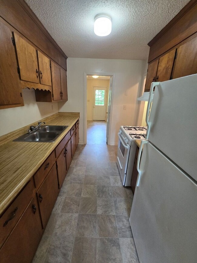 423 Briarwood Cir in Hopewell, VA - Building Photo - Building Photo