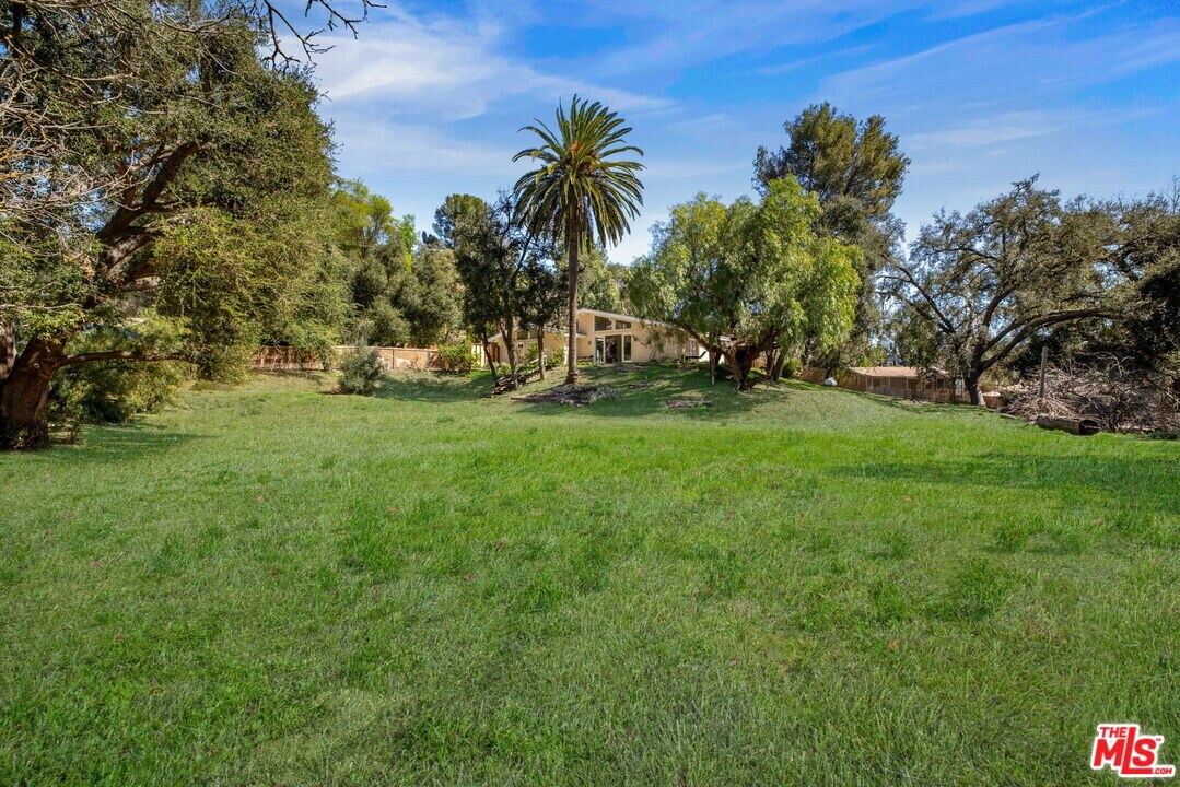 2457 Liberty Ln in Topanga, CA - Building Photo