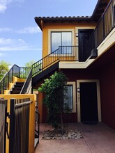 Stanley Place Apartments in Tempe, AZ - Foto de edificio - Building Photo