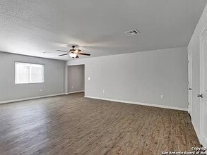 10230 Relic Oaks in San Antonio, TX - Building Photo - Building Photo