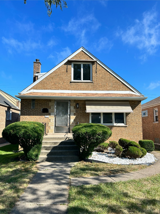 10823 S Ave B in Chicago, IL - Building Photo