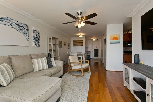 1717 Ala Wai Blvd in Honolulu, HI - Building Photo - Building Photo