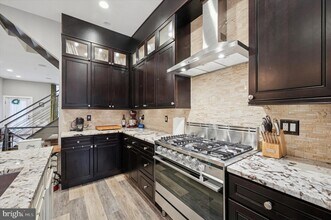 1942 Tasker St in Philadelphia, PA - Foto de edificio - Building Photo