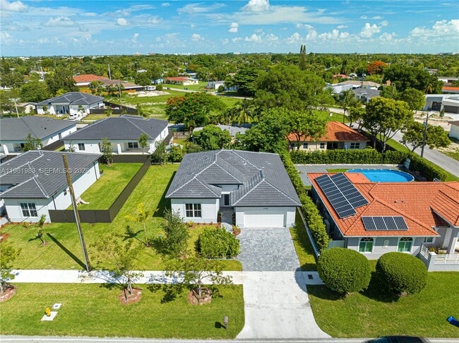 21326 Old Cutler Rd in Cutler Bay, FL - Building Photo - Building Photo