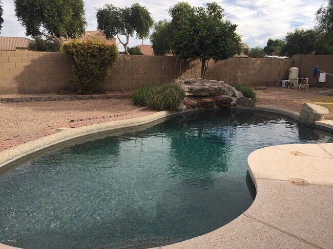 property at 3907 S Soho Ln