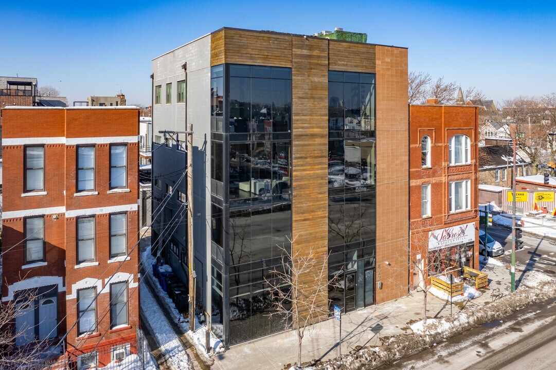 622 N Ashland Ave in Chicago, IL - Building Photo